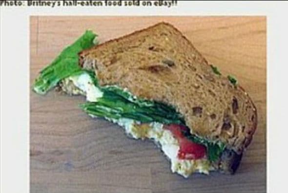 Un sándwich mordido por Britney Spears. El casino en línea Golden Palace pagó 500 dólares por el sándwich. (Crédito: says.com)