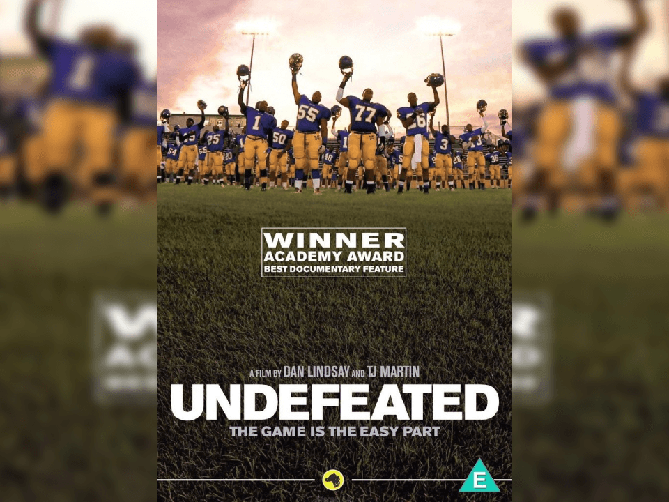 <b>Undefeated</b>
<br>Cuenta la historia de los Manassas Tigers, un equipo de futbol americano de bajo presupuesto, formado por jugadores de barrios bajos y de cómo su fortuna cambia cuando el entrenador Bill Courtney llega como entrenador.