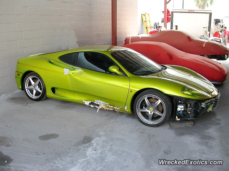 <b>Ferrari 360 Modena </b>
<br>No lo sabemos, sólo que la
<b>factura por daños</b> fue por más de 80 mil dólares y que esa amistad terminó muy mal.