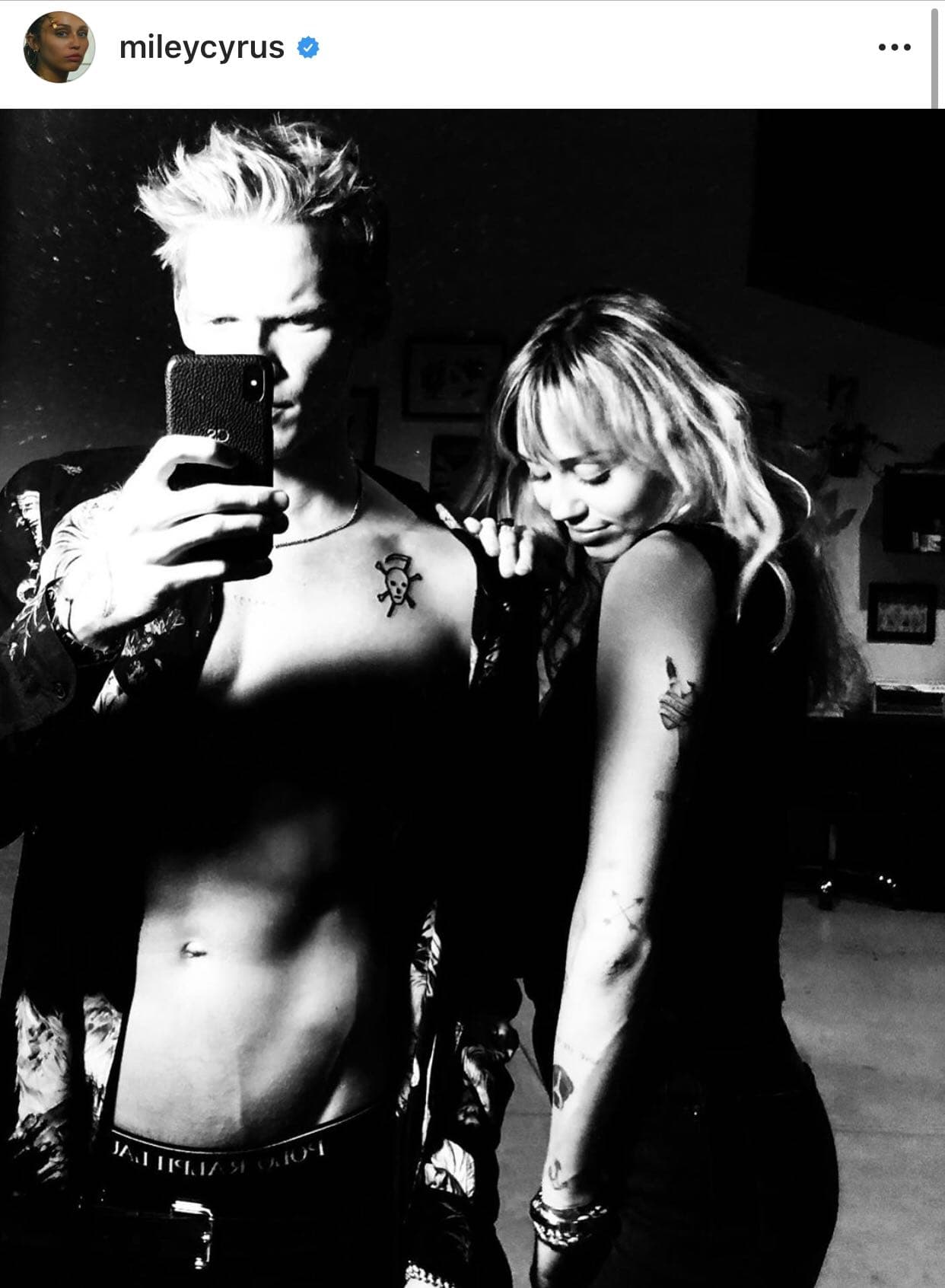 Miley Cyrus y Cody Simpson llevan actualmente "vidas separadas", tras casi dos meses de estar saliendo, dijo una fuente a la revista 
<a href="https://people.com/music/miley-cyrus-cody-simpson-easy-relationship/" target="_blank"><b>People. </b></a>
<br>