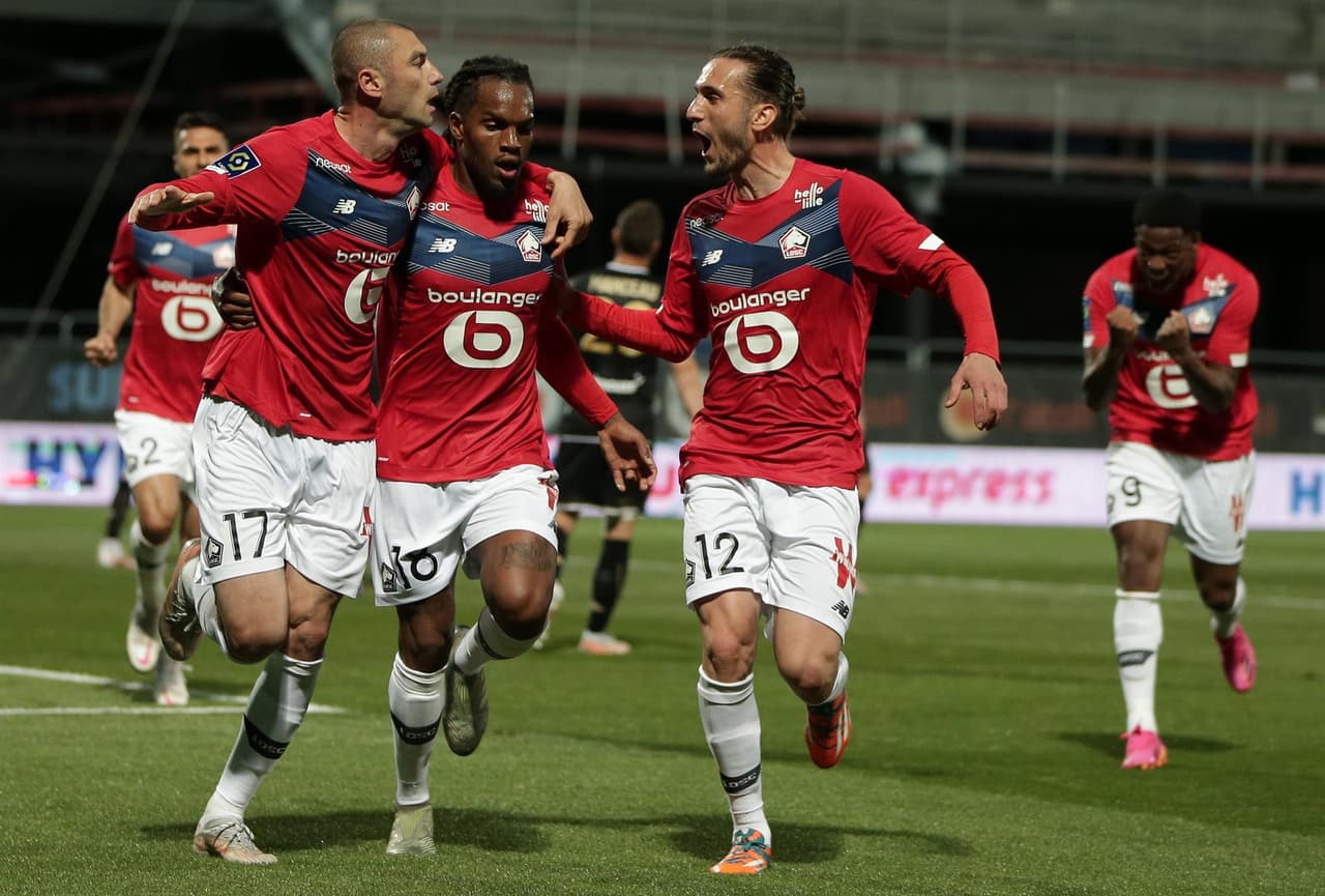 Lille rompió la sequía de campeonatos y se corona en la Ligue 1 tras 10 años sin lograrlo. Jonathan Davis y Burak Yilmaz le dieron la victoria a su equipo frente al Angers y le rebatan la gloria al equipo millonario del Paris Saint-Germain.