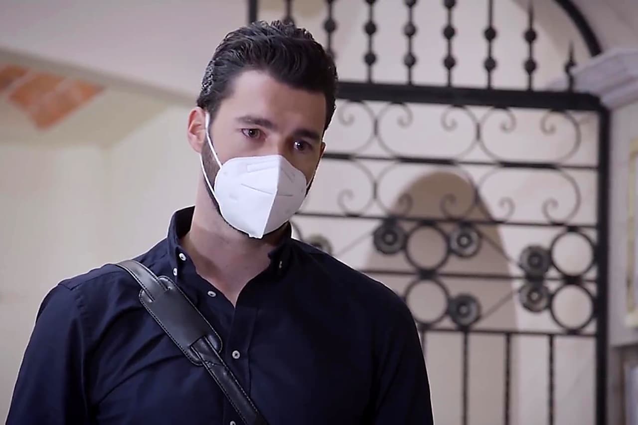 "Nuestro sistema penal contempla el que si una persona aporta datos y pruebas, puede beneficiarse él jurídicamente de esa circunstancia y eventualmente 
<b>conseguir una sentencia que sea muchísimo menor</b> a la que hoy en día se le aplicaría", dijo a 'Ventaneando'.
<br>