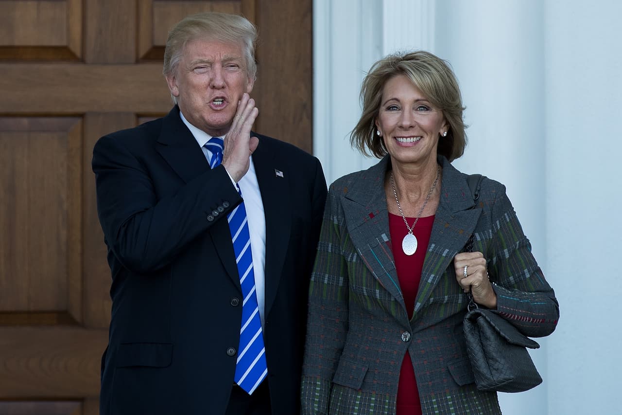 Betsy DeVos, candidata de Trump a la Secretaría de Educación, se somete al escrutinio del Senado