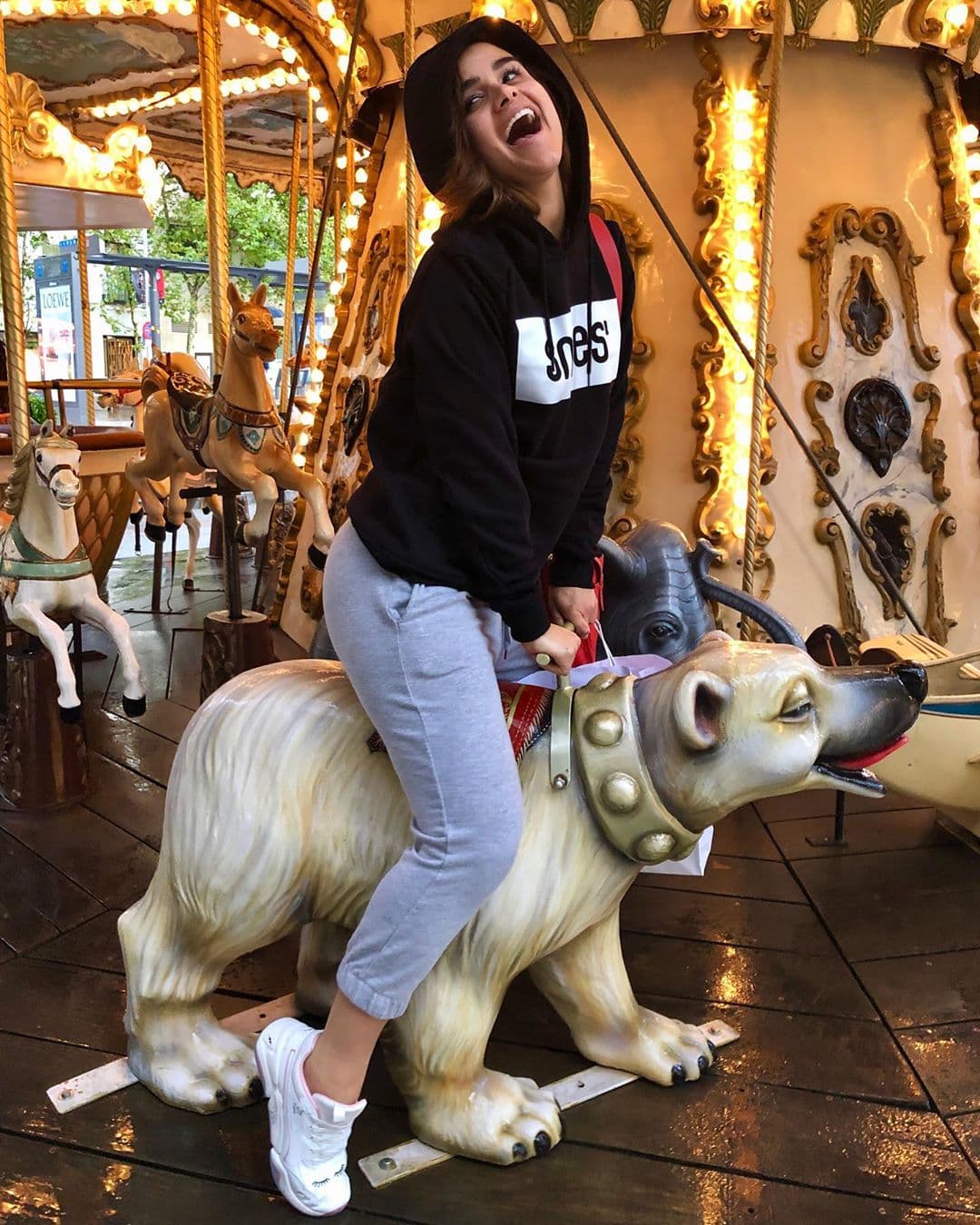 Y concluyó su viaje montando por primera vez, un carrusel en función, así lo dijo en un mensaje que compartió con esta fotografía en Instagram.