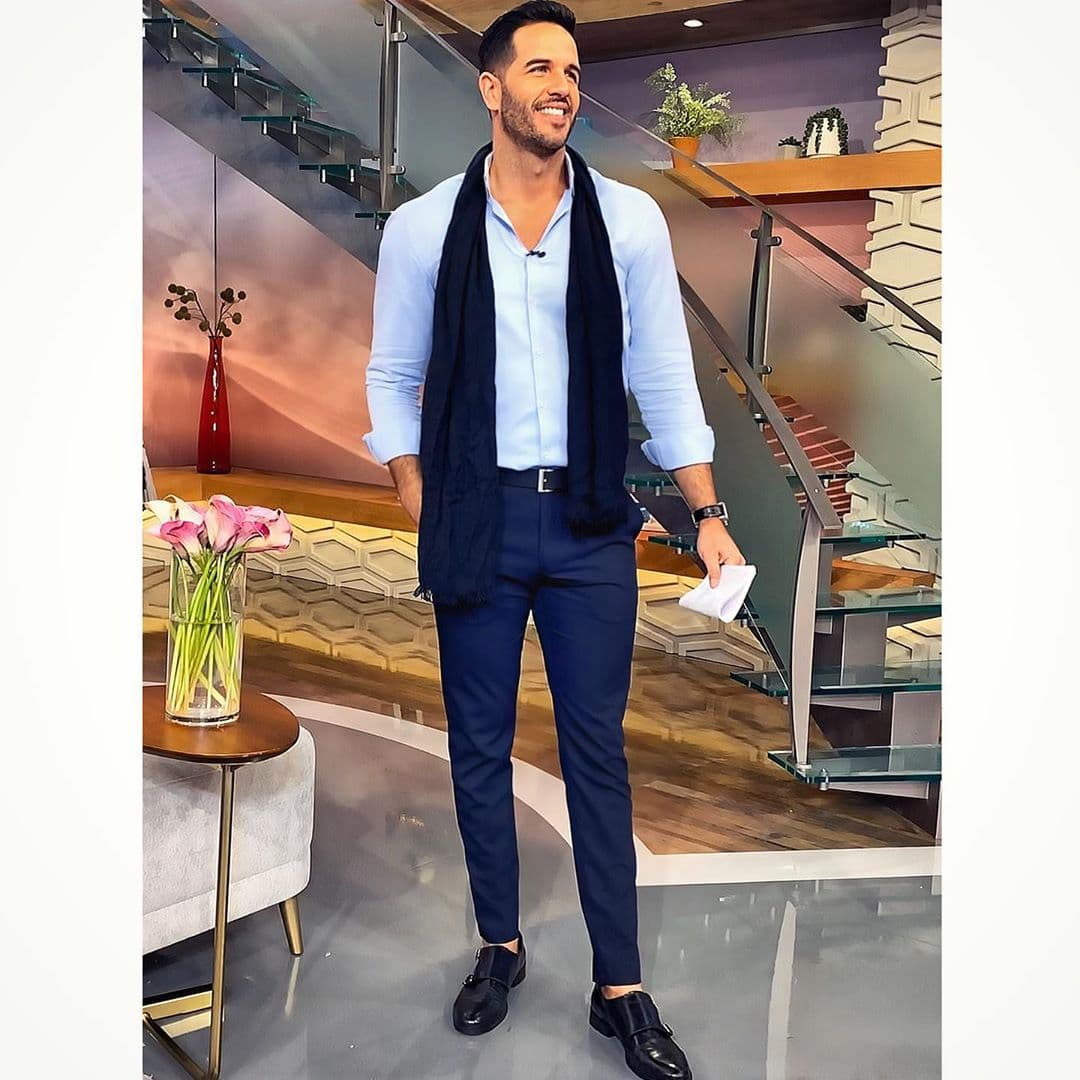 Esta semana compartió una imagen en la que aparece con un atuendo formal en el que luce con clase y elegancia.