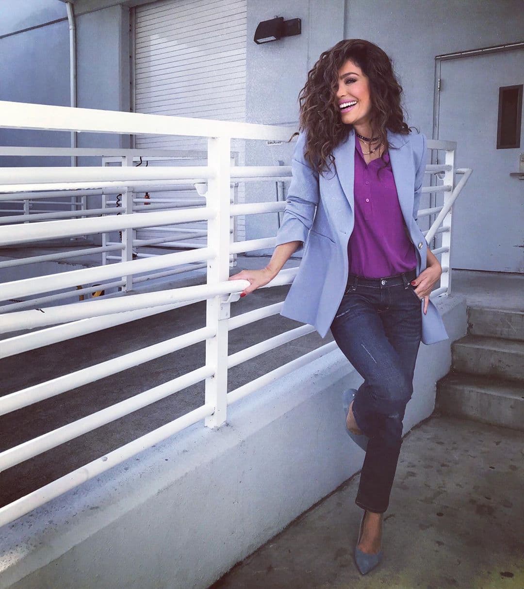 Por su parte, Karla Martínez disfruta mostrar su despeinada melena rizada. Así lució en la primera semana de otoño.