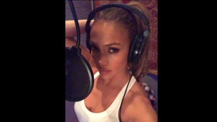 Jennifer López se amanece grabando su nuevo disco en español