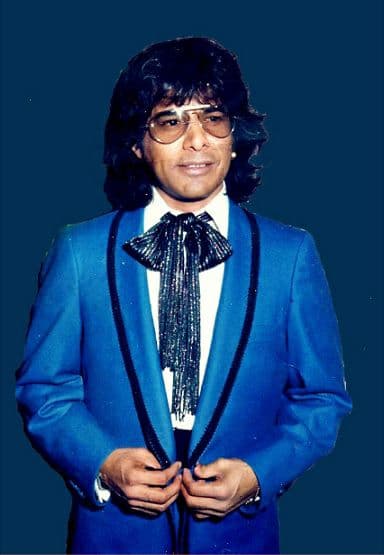 Rigo Tovar, llegó a revolucionar la música tropical mexicana acompañado de su grupo 'Costa Azul', fue el pionero de los llamados bailes masivos en los años 70 y 80.