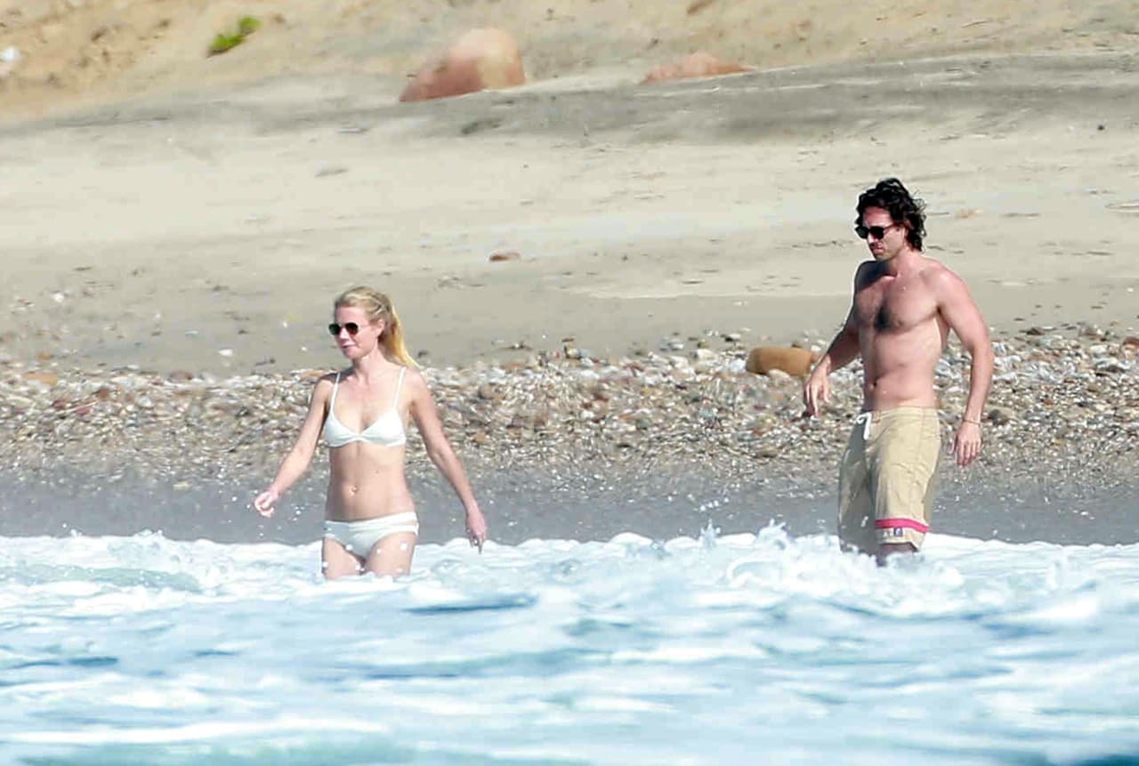 Y tras la comidita se metieron a nadar.