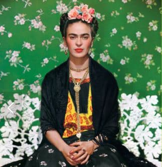 “Frida Kahlo: Timeless”Presentada por el Museo de Arte Cleve Carney y el Centro de Artes McAninch en el Colegio DuPage en Glen Ellyn, esta presentación integral de la vida y obra de la artista Frida Kahlo cuenta con 26 piezas originales, así como una exhibición histórica inmersiva que proporciona un marco de la vida, circunstancias y acontecimientos que llevaron a Kahlo a convertirse en una de los pintoras más importantes del siglo XX y de nuestro tiempo.