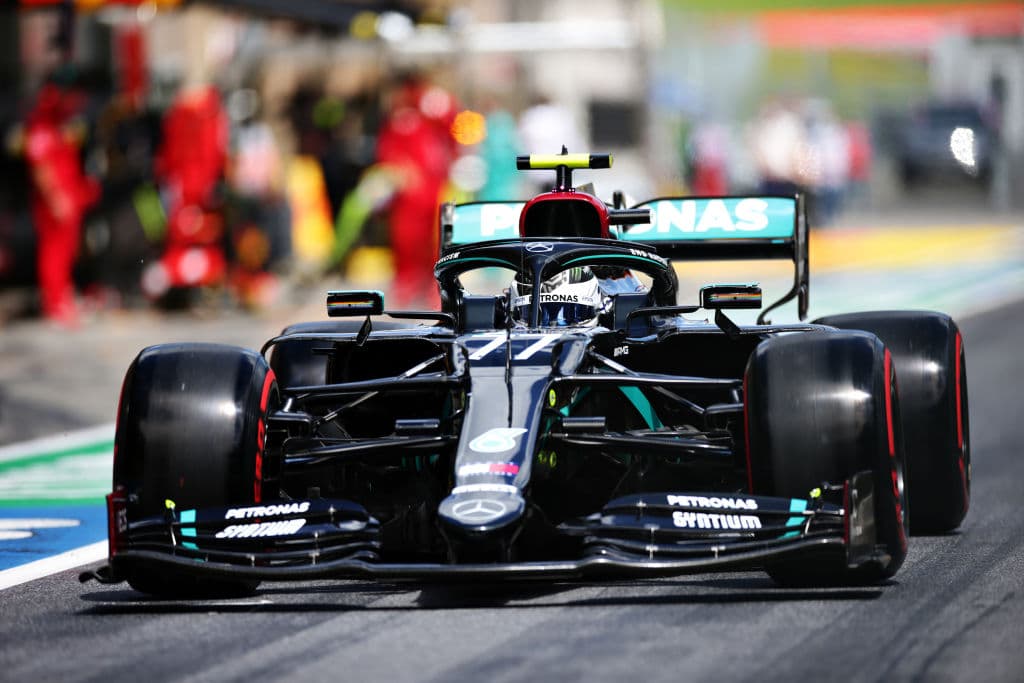 A la vuelta 63 Hamilton, Verstappen, Bottas, Albon y Sergio Pérez ocupaban los primeros cinco puestos.