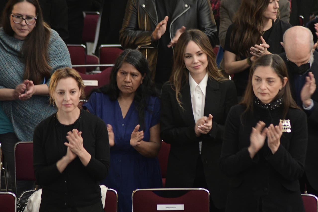 Sodi y Luna estuvieron casados de 2008 a 2013 y procrearon a 
<b><a href="https://www.univision.com/famosos/diego-luna-jorge-ramos-entrevista-hijos-camila-sodi" target="_blank">dos hijos: Fiona (12 años) y Jerónimo (14). </a></b>
<br>