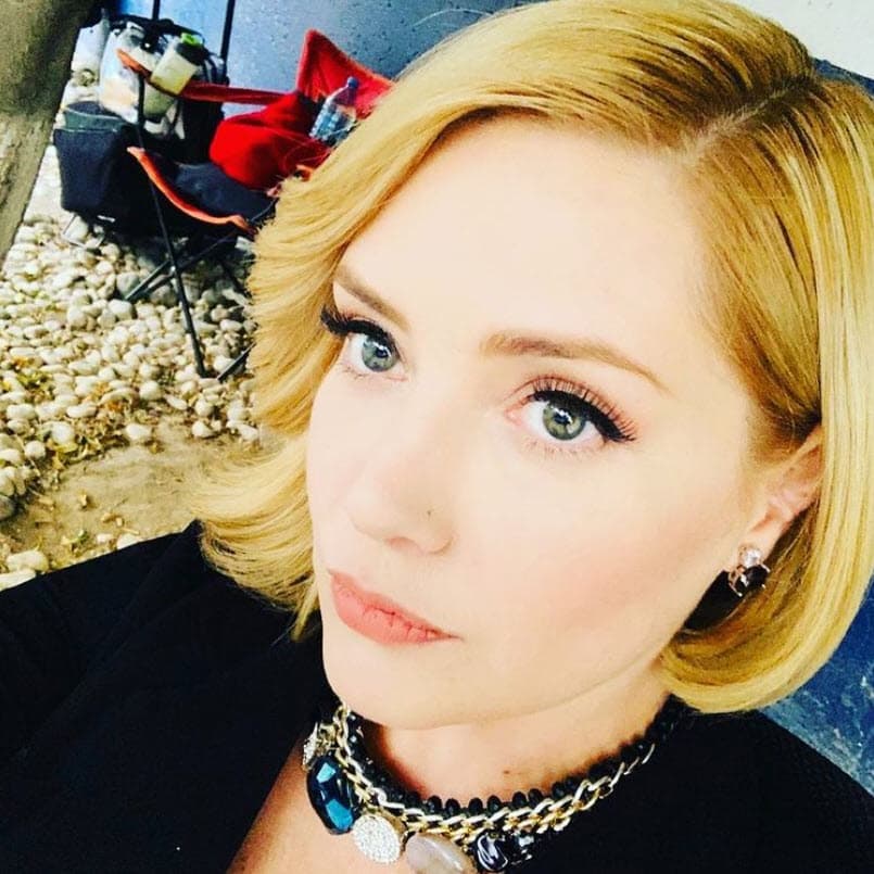 "Le extirparon un tumor en el intestino que le estaba causando sangrado interno y ahora debe permanecer en el hospital porque necesitan 
<b>regularle la hemoglobina</b> en su cuerpo", explicó.
<br>