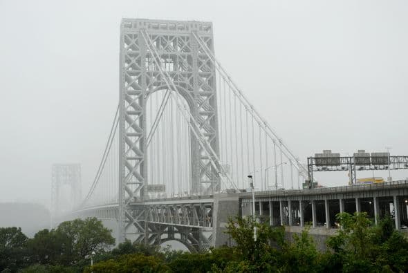 La comunidad de estudiantes y profesores de la Universidad de Rutgers, en Nueva Jersey, se encuentra conmocionada tras conocerse que uno de sus miembros, Tyler Clementi, se suicidó saltando de un puente después de que su compañero de dormitorio, Dharun Ravi, transmitiera en directo por internet su encuentro sexual con otro chico. Ravi, de 18 años de edad al igual que Clementi, había escondido una pequeña cámara en la habitación.