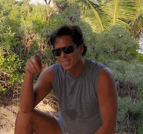 “Entiendo que quieran exagerar algunos detalles, pero la historia la están contextualizando como real, en un personaje de la vida real. Entonces que se exageren las situaciones, pero que no mientan en los hechos que afectan a quienes no participaron. Eso es muy distinto…”, dijo Palazuelos a Reforma al expresarse de la serie.