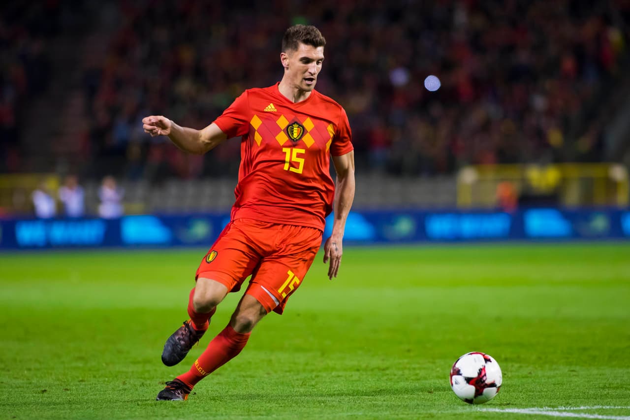 Thomas Meunier: El lateral cumplió con uun buen partido aunque no ayudó en la marca a 'Chucky'.