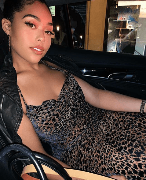 Apenas el pasado martes 30 de julio se publicó una entrevista que dio Jordyn Woods a la versión británica de
<b> <a href="https://www.cosmopolitan.com/uk/entertainment/a28349206/jordyn-woods-cosmopolitan-uk-september-cover/">Cosmopolitan,</a> </b>en la que abordó todo lo que ha vivido en los últimos meses a causa del escándalo con Tristan Thompson, dijo que le gustaría recuperar algún día la amistad de Kylie.