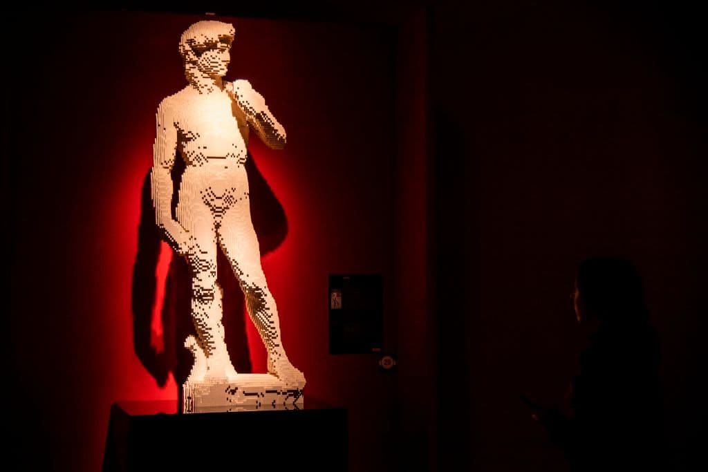 Estatua de bloques LEGO de David