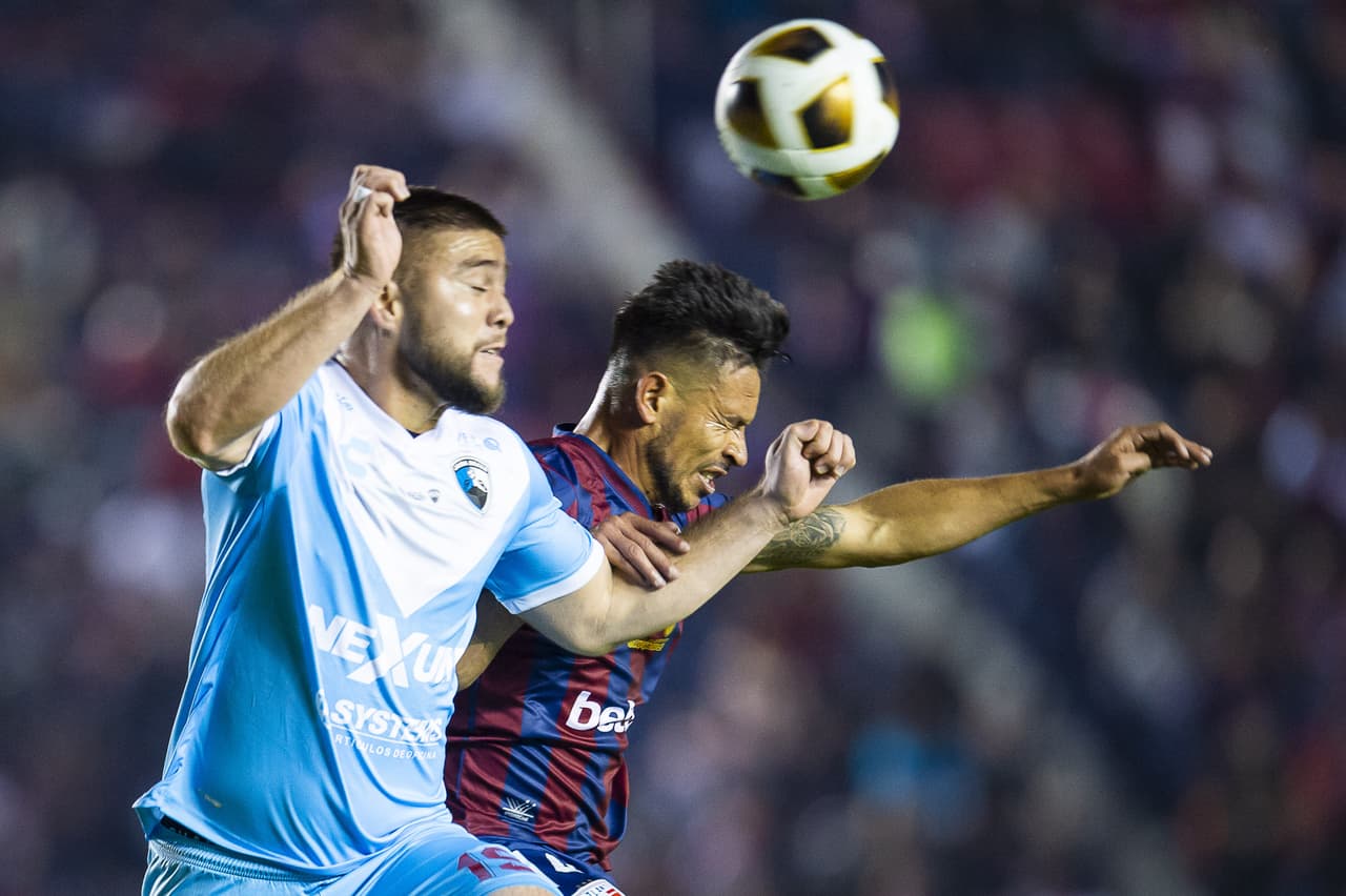 Atlante se mostró mejor en la primera parte que por momentos fue accidentada y muy disputada en el mediocampo.