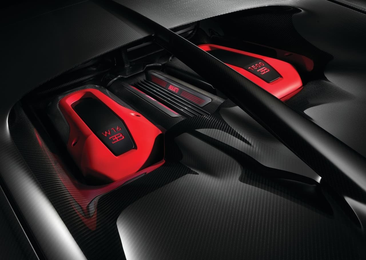 Esto significa que su motor es un W16 de 8.0 litros con turbocompresor cuádruple, capaz de generar 1,500 caballos de fuerza y 1,180 lb-pie de torque.