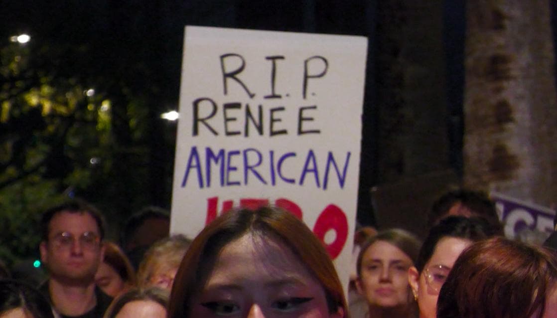 Protesta frente a las instalaciones de ICE en Phoenix tras muerte de una mujer en Minneapolis