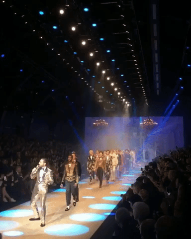 Maluma fue el encargado de cerrar el show de la marca italiana y eligió su éxito 'Felices los cuatro' para hacerlo.