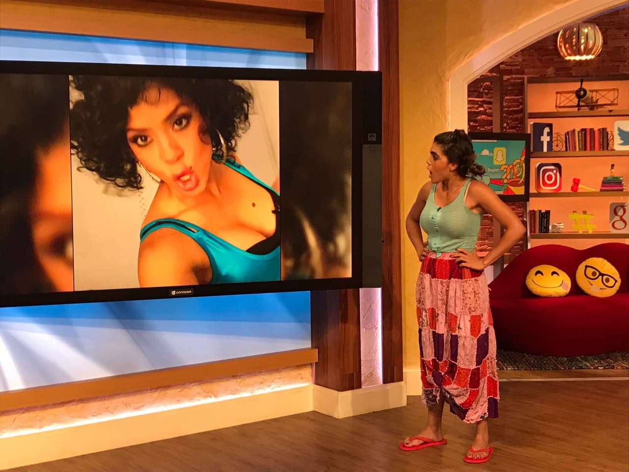 Y aprovechando los contactos que tiene Mela en Univision, la supuesta 'Chiky' quería unos consejitos para salir triunfadora en 'Mira Quién Baila'.