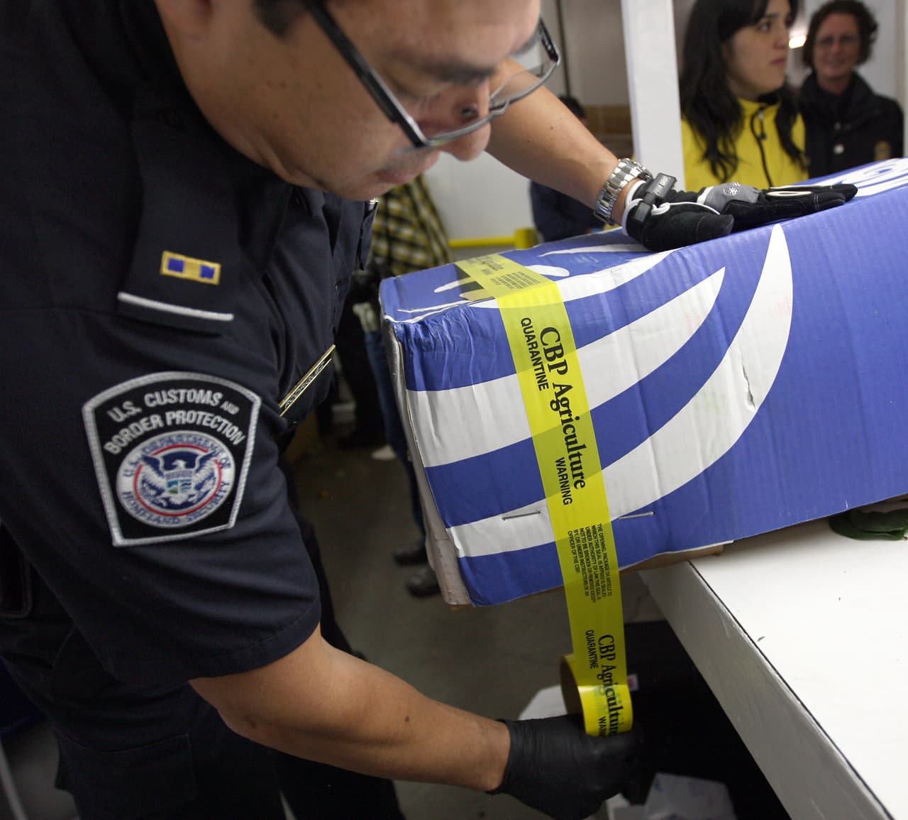 Muere un adolescente que fue baleado por un agente migratorio fuera de servicio en Los Ángeles