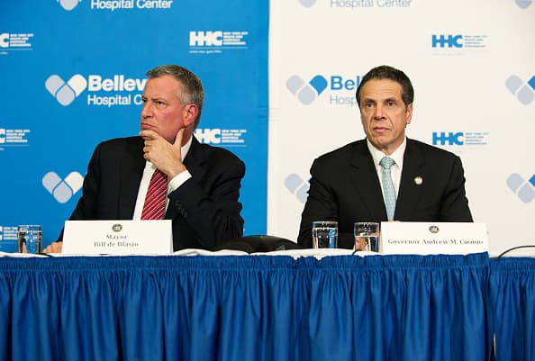 Alcalde de Nueva York acusa al gobernador de "venganzas" políticas