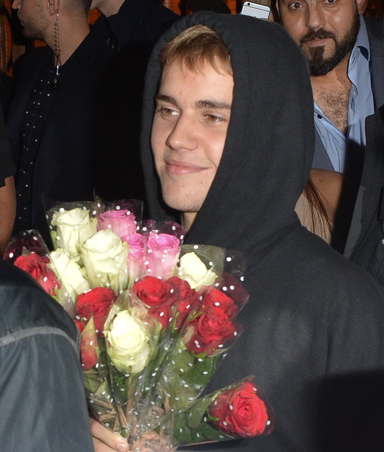 Pocas veces se le ve tan amigable con sus fanáticas.