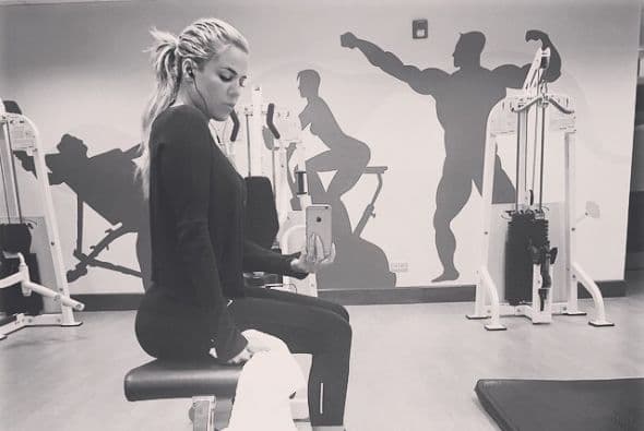 Además de ejercitarse, Khloé cuida su alimentación, aunque no le gusta limitarse del todo.