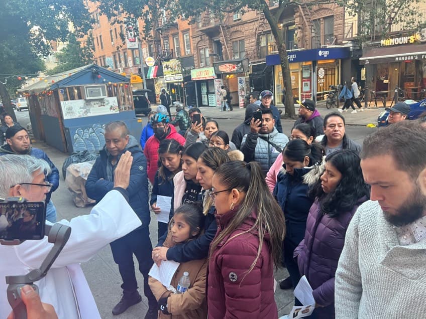 Ahí Yesica y sus tres hijos oraron por encontrar paz, dentro de tanto dolor.