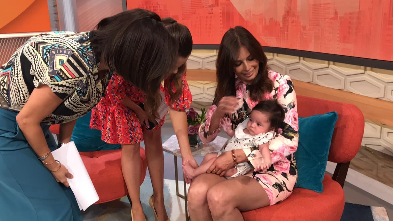 La exconductora de Despierta América mencionó que en su reciente línea se inspiró en su nieta Sophia, quien debutó en el desfile junto a su mamá.
<br>