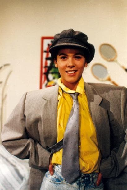 El personaje de 'Alejandra' reflejaba a una adolescente dulce, amorosa con su papá y muy enamoradiza, tanto así que decidía casarse muy joven y se iba a vivir con su esposo. Es por esta razon que al final de la serie su personaje perdió fuerza.