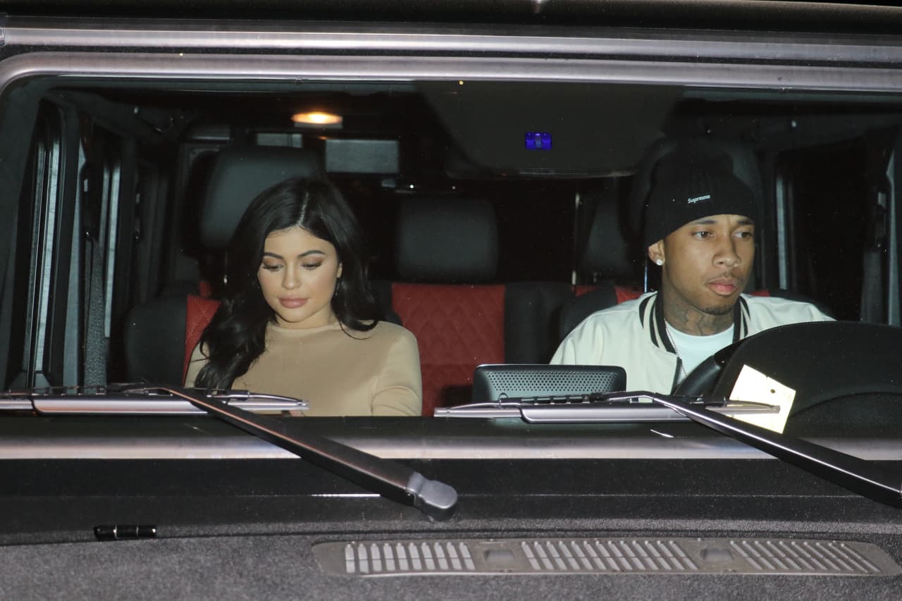 Kylie Jenner y su galán, el rapero Tyga, salieron a cenar y las cámaras estaban listas para captar el momento.