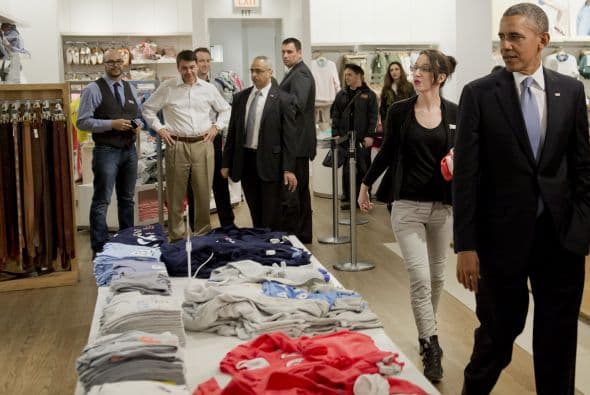 Obama, quien viajó a dicha ciudad para participar en dos eventos de recaudación de fondos para el Partido Demócrata de cara a las elecciones legislativas de noviembre, eligió una tienda de Gap situada en pleno corazón de Manhattan, entre la Calle 42 y la Tercera Avenida.