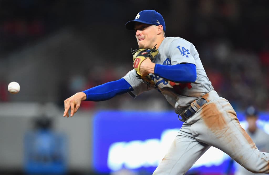 En el quinto inning los Braves llenaron las bases pero un out al catcher y un elevado a las paradas cortas liquidaron el sueño de los de casa de ampliar la ventaja. Lo pagarían después.