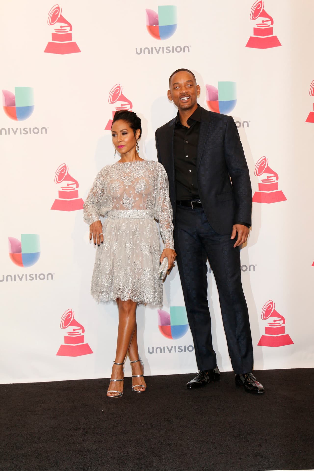 No podemos olvidar a Will Smith, quien en 2015 además de debutar en el escenario de Latin GRAMMY cantando, caminó con su esposa Jada Pinkett.