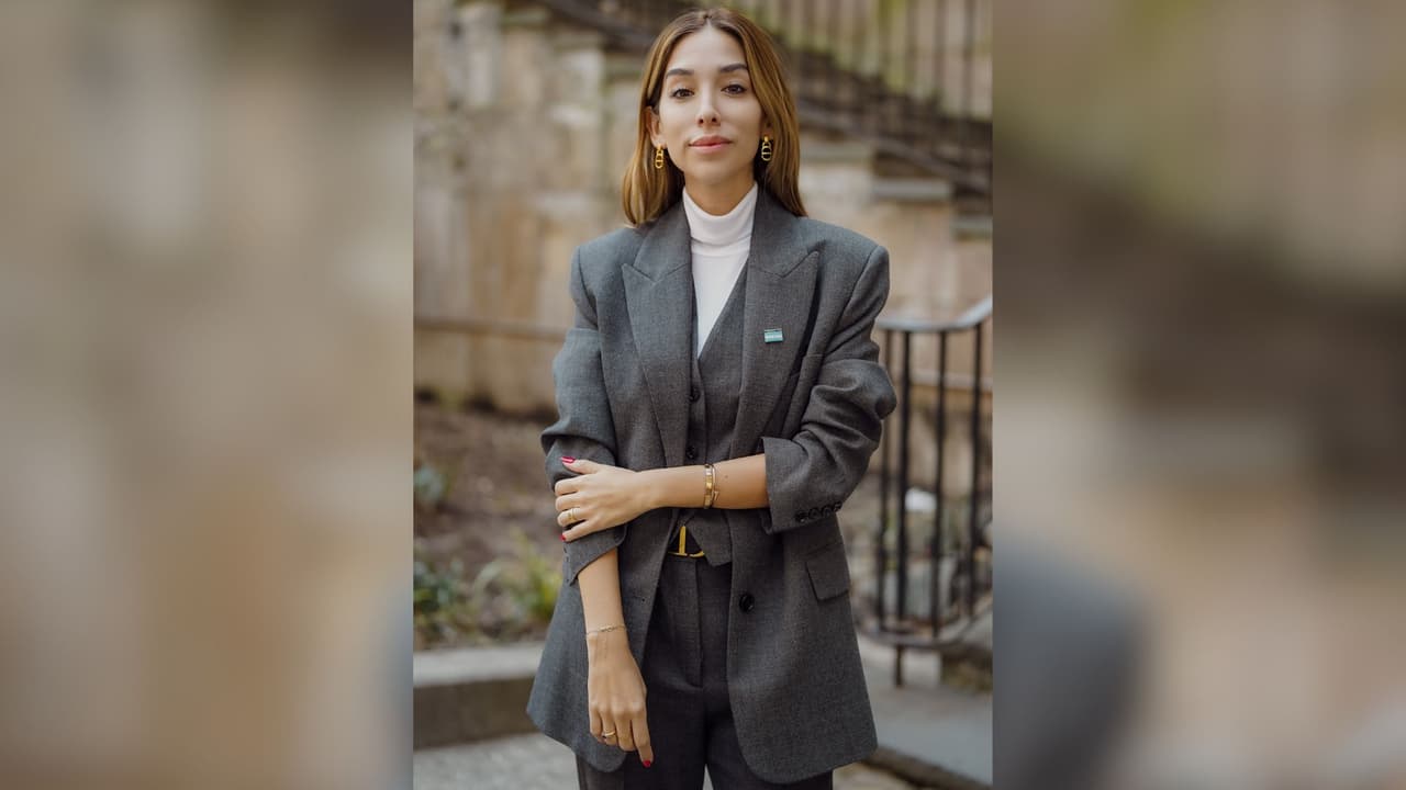 Flor Sosa promueve la igualdad de género en IA organizando eventos y conferencias para mujeres.