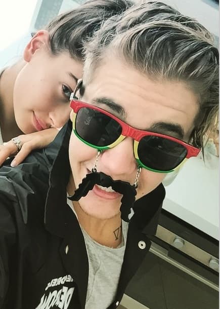 Otro que no para de dar de qué hablar es Justin Bieber, quien disfruta sus bromitas en redes sociales.
