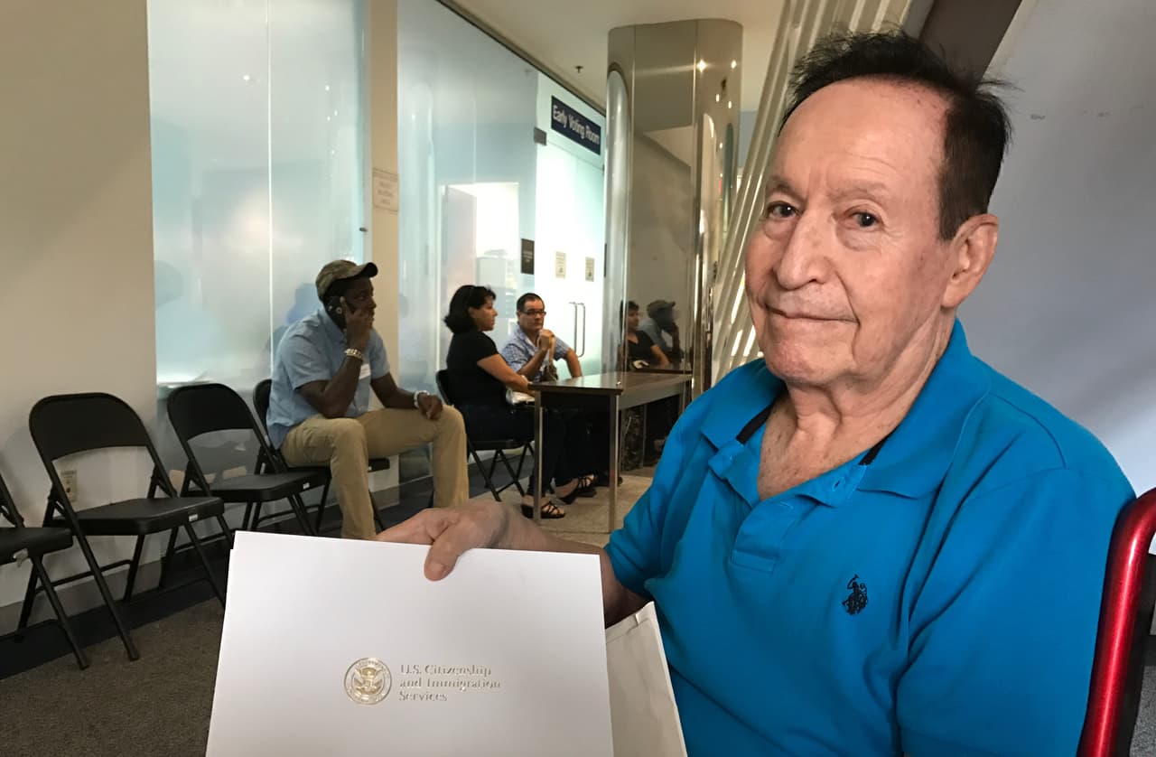 Enrique Franchy, de 86 años, se hizo ciudadano este año y votará por primera vez en EEUU.