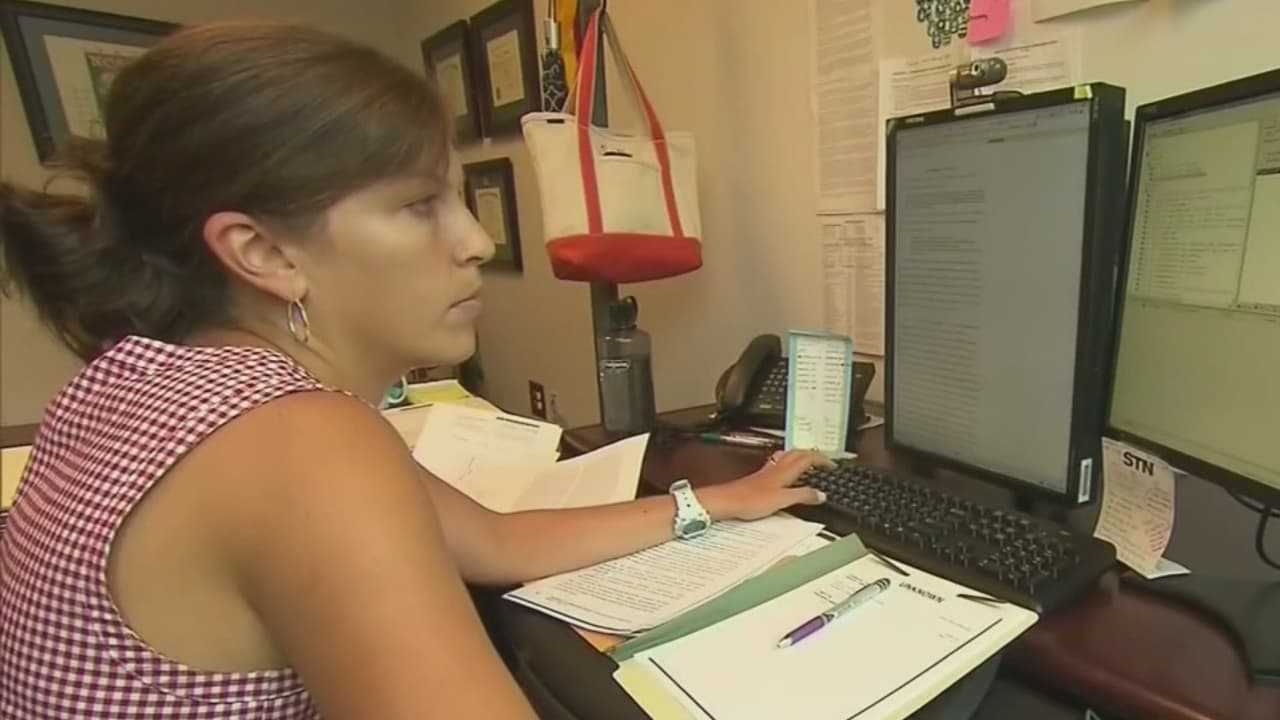 Ofrecen ayuda gratis para mujeres que están sin trabajo en Miami por el coronavirus