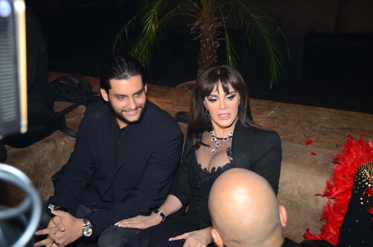 Detalló que será su único hijo, 
<b><a href="https://www.univision.com/shows/sal-y-pimienta/lucia-mendez-tiene-un-gran-amor-en-su-vida-su-hijo-video">Pedro Antonio Torres</a></b>, fruto del
<a href="https://www.univision.com/programas/super-momentos-de-novela/lucia-mendez-lamento-la-muerte-de-su-ex-suegro-el-papa-de-pedro-torres"> <b>matrimonio</b></a> que tuvo con el reconocido productor mexicano Pedro Torres, quien heredará todos sus bienes.