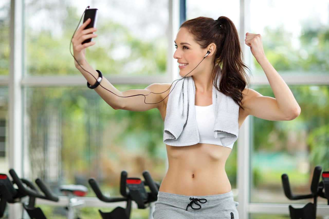 <b>Elegir un buen sujetador. </b>Si
<b> </b>haces ejercicio, elige un top deportivo para frenar el “efecto rebote”, ya que puedes dañar los ligamentos de la zona.