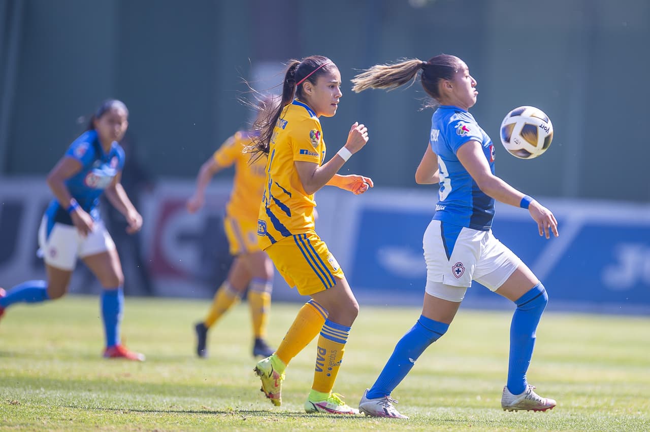 Las Tigres arrancan los cuartos de final con una escandalosa goleada 0-4 sobre Cruz Azul.