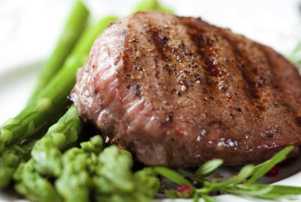 Espárragos asados. Esta simple y deliciosa receta que nos acercó el nutricionista, Keith Kantor, resulta perfecta para acompañar carnes o almorzar algo liviano.