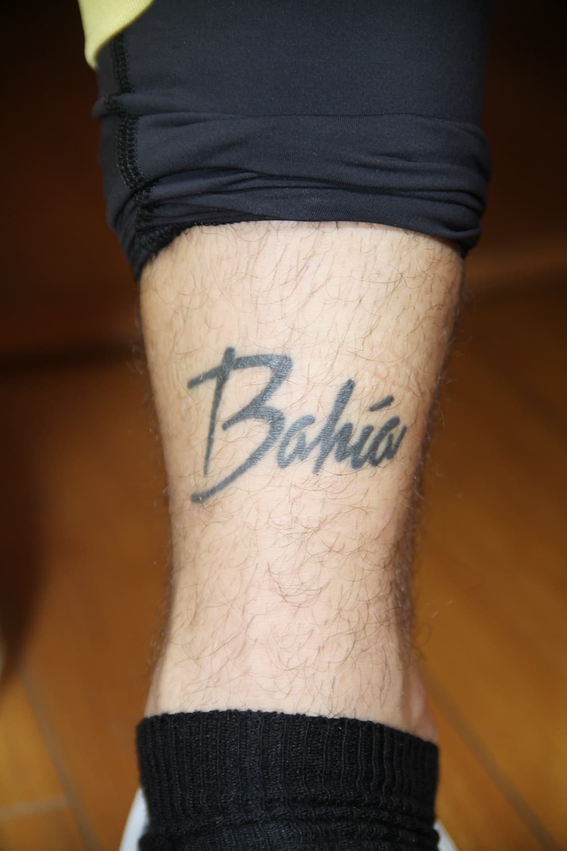 El 'Bahía' de Mike Bahía fue resultado de un ejercicio que realizó para encontrar "su marca personal". Después de que empezó a sacar valores y significados llegó a la conclusión de que todo lo que lo representaba tenía que ver con el mar. "El mar hace tanto con la gente, tiene algo especial", nos contó.