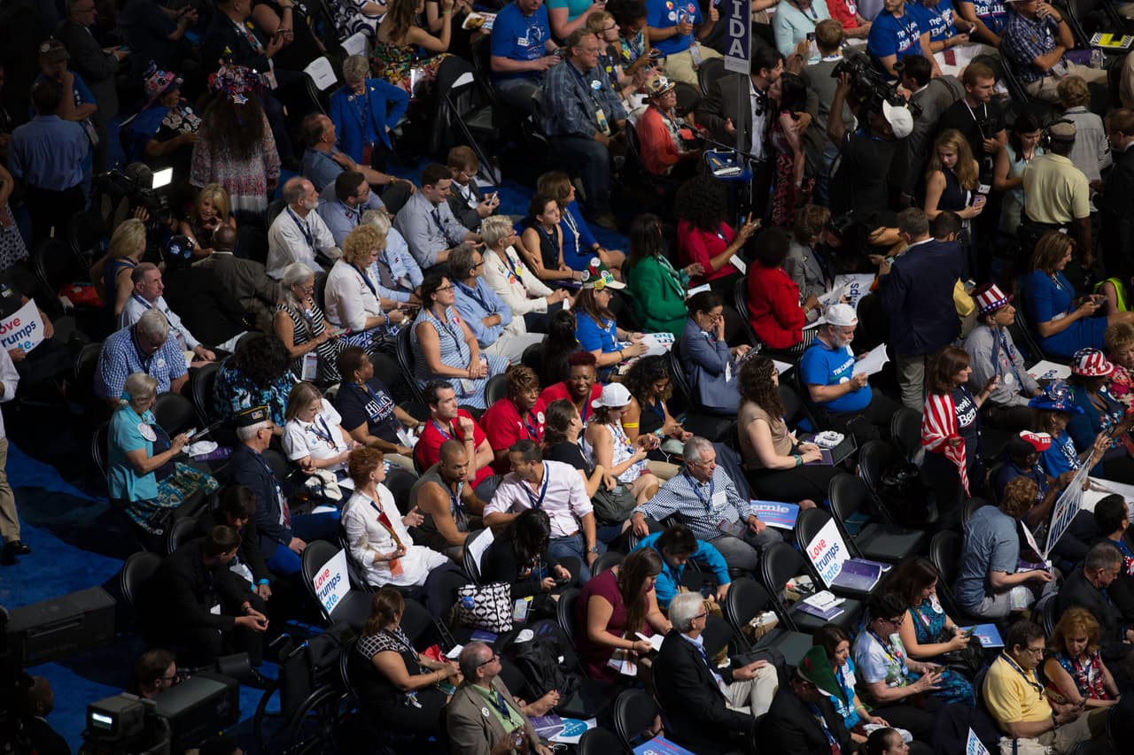 Toma general del público presente en la convención nacional demócrata de Filadelfia.