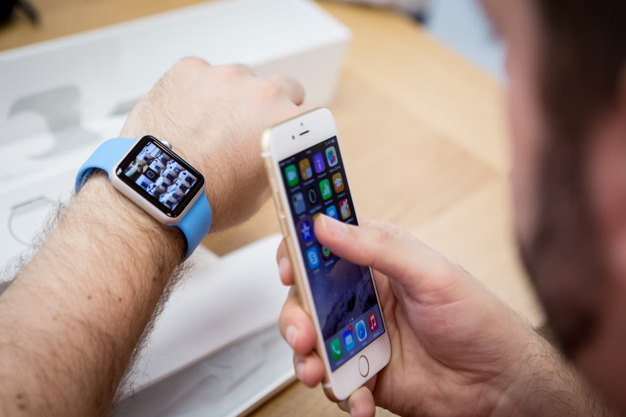 Un estudio reciente de la Universidad de California y la app Cardiogram concluyó que el 
<b><a href="https://www.apple.com/watch/">Apple Watch</a> es capaz de detectar afecciones como la <a href="http://www.univision.com/noticias/hipertension/tu-presion-arterial-es-de-130-ahora-en-eeuu-eres-considerado-hipertenso">hipertensión</a></b> con 82% de precisión y la apnea del sueño con 90%. También detecta anormalidades en el ritmo cardíaco.