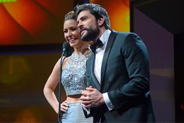 Ariadne Díaz y Marcelo Córdoba entregaron un reconocimiento especial.